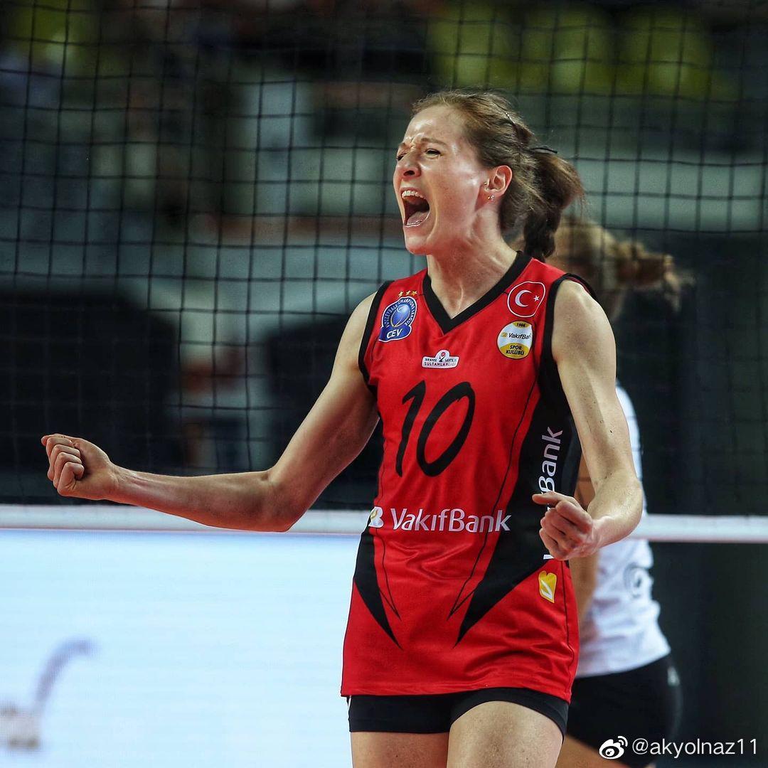 荷兰女排名将斯洛特耶斯宣布结束自己的排球职业生涯