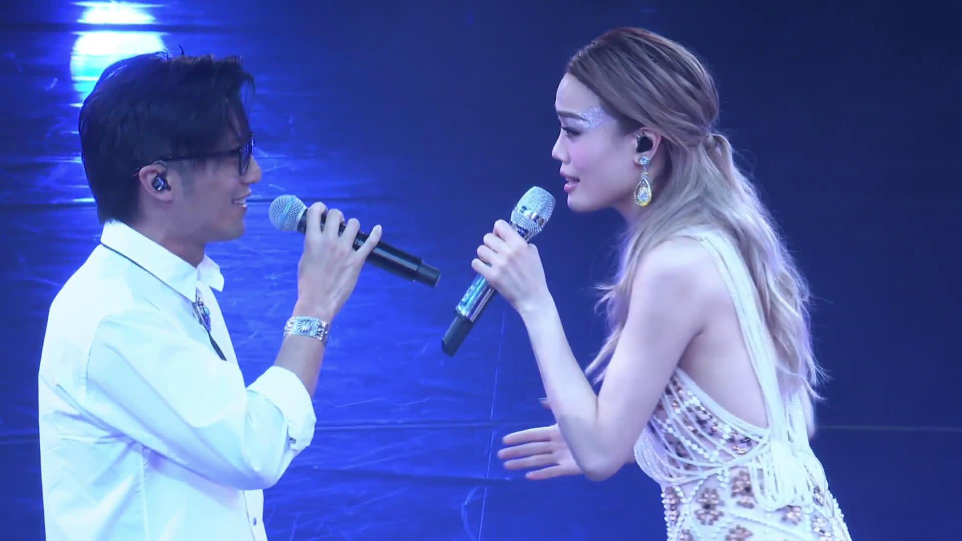 谢霆锋担任容祖儿演唱会嘉宾,合唱《玉蝴蝶》