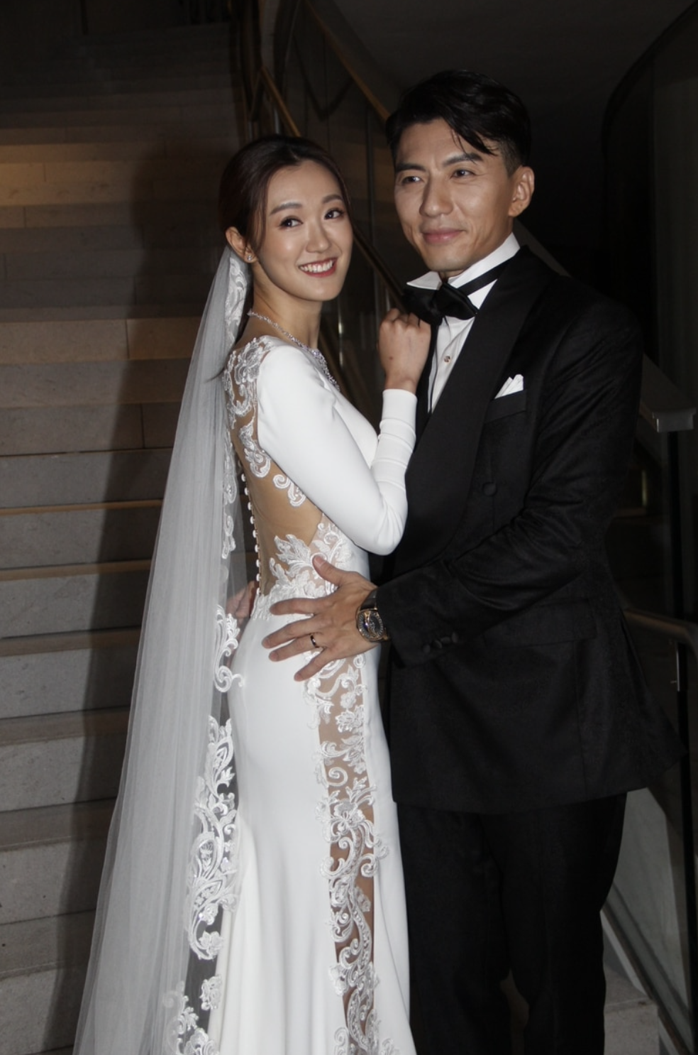 不同的是,袁伟豪最终娶了富二代张宝儿为妻,而陈山聪与何超云分手