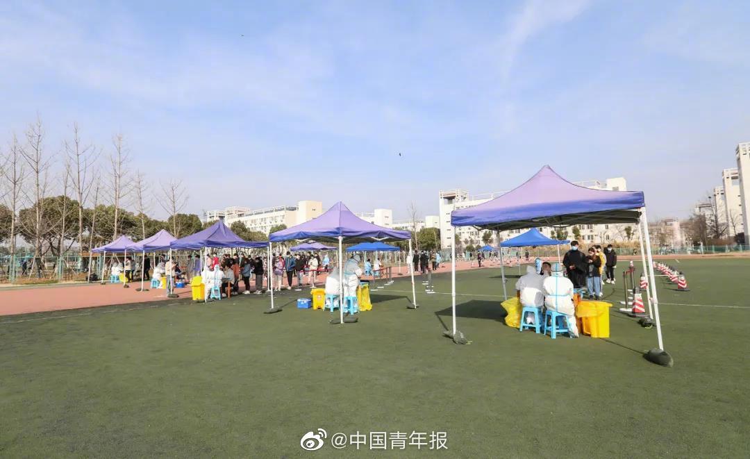 部分高校返校后大规模核酸检测！现场航拍休闲区蓝鸢梦想 - Www.slyday.coM