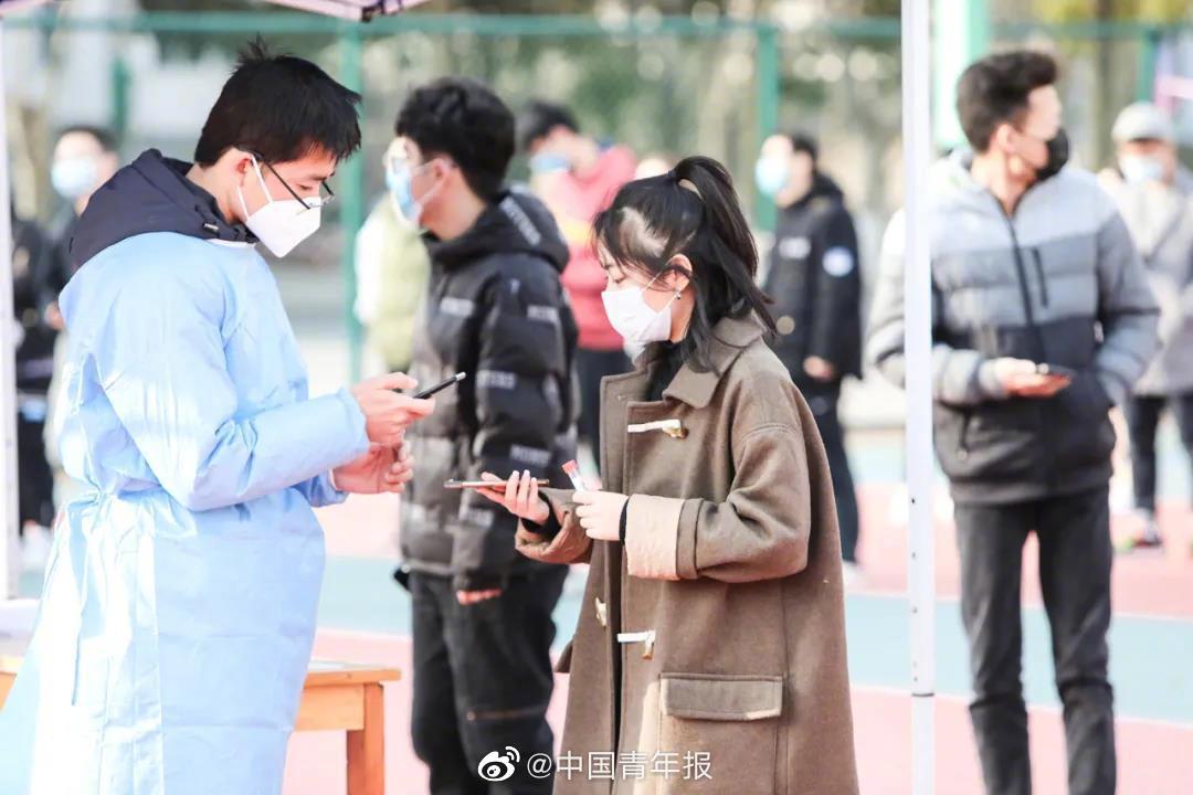 部分高校返校后大规模核酸检测！现场航拍休闲区蓝鸢梦想 - Www.slyday.coM