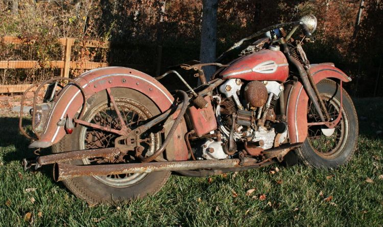 男子仓库发现的报废摩托车若能复原将被土豪疯抢