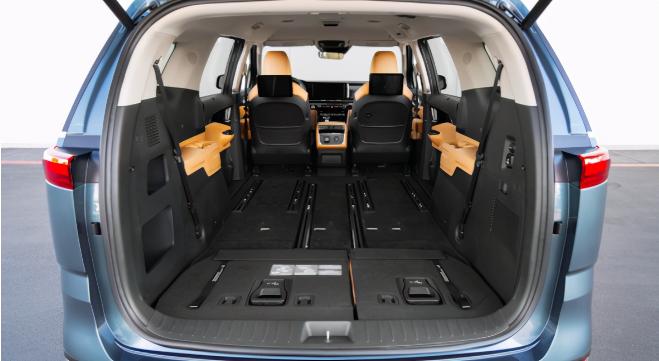 起亚嘉华终于来了!后两排可完全放平,这才是家用mpv之王