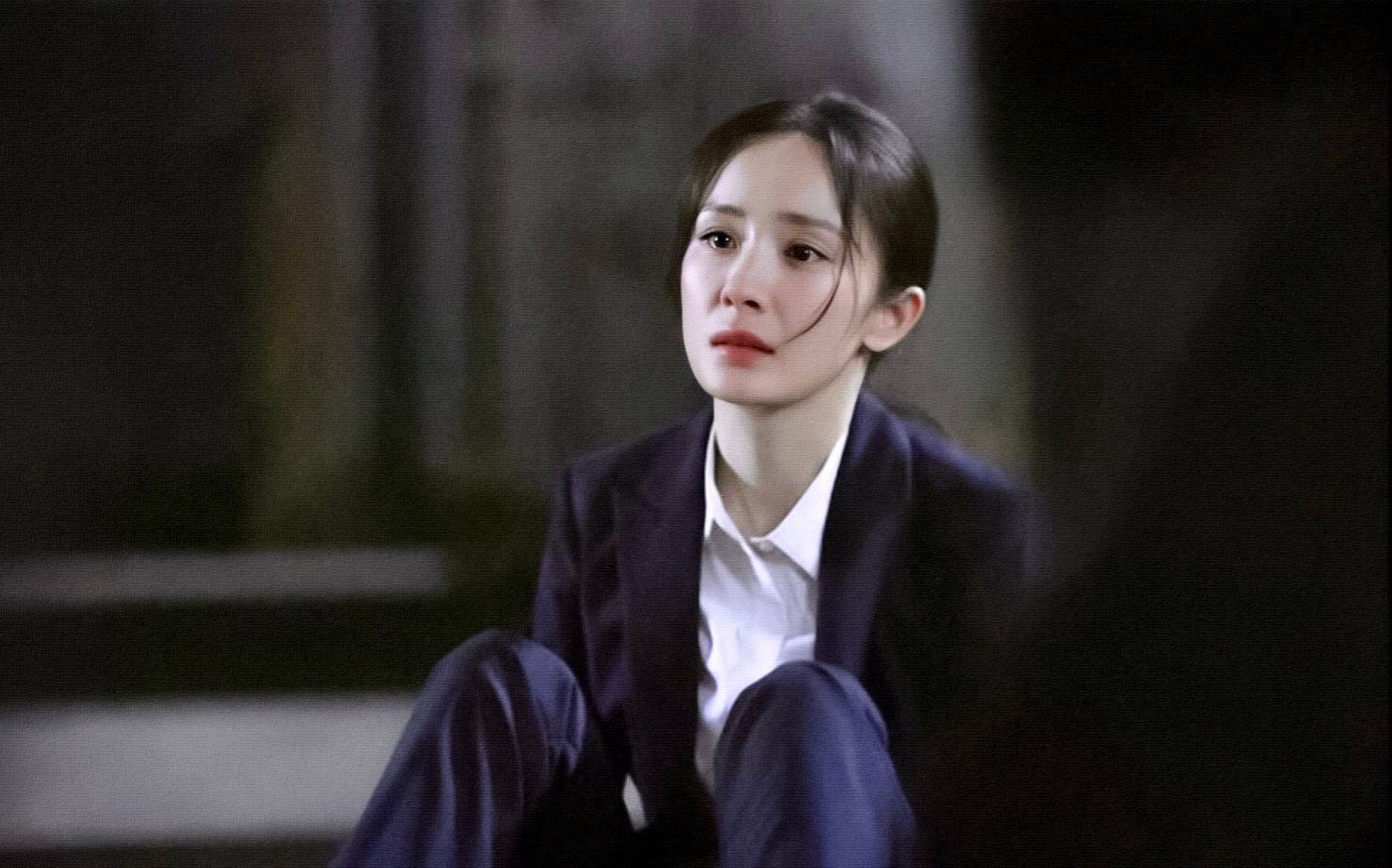 杨幂暴风眼首播双台收视破05剧情节奏快但台词有bug