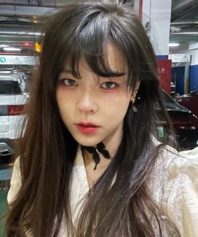 沫子也着急了晒自拍照营业只为脱单结果却被粉丝评论疯狂扎心