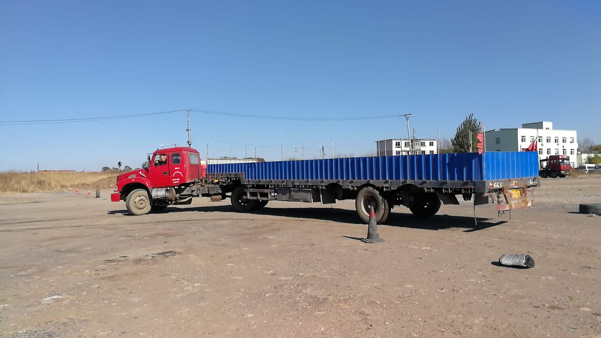 三,半挂直线倒车,主车与挂车所成夹角少许发散抑制定律.