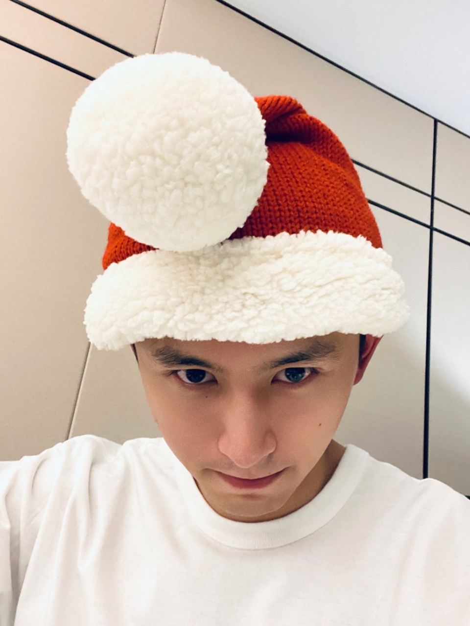 张哲瀚因山河令大火,早期不当言论紧接着被扒,被鞠婧祎粉丝回怼