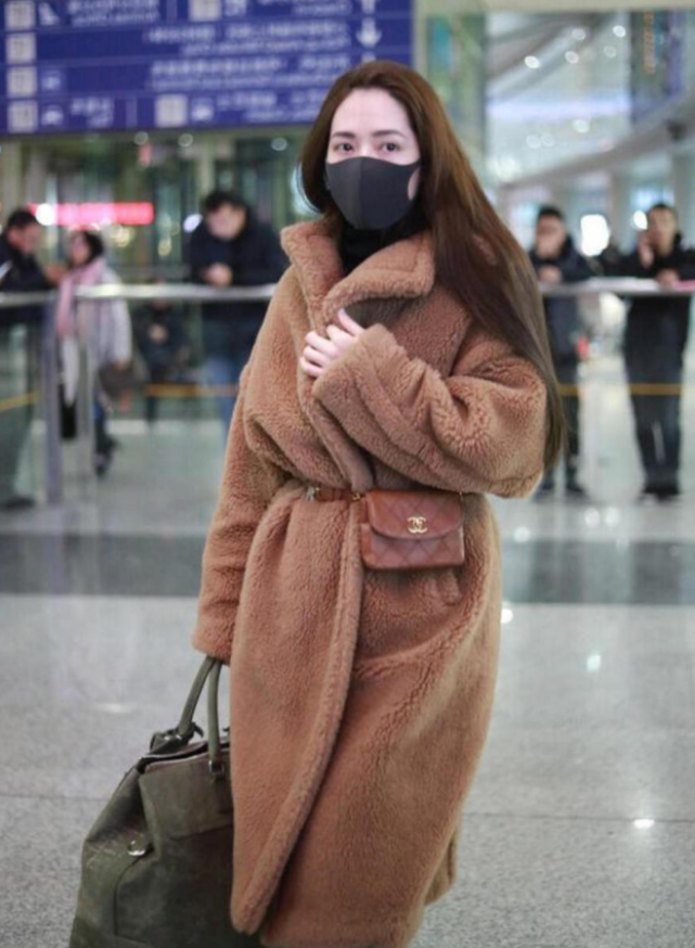 郭碧婷真有阔太范穿泰迪大衣配上万腰带这是我见过最美的辣妈