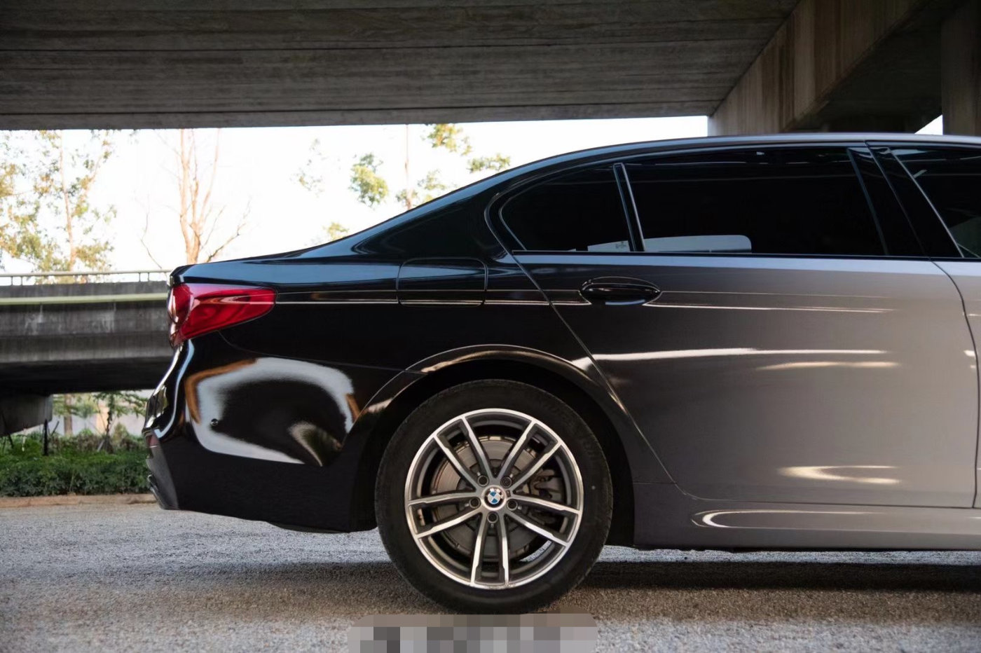 宝马525li改色黑白渐变 就是这样的低调暴躁-新浪汽车