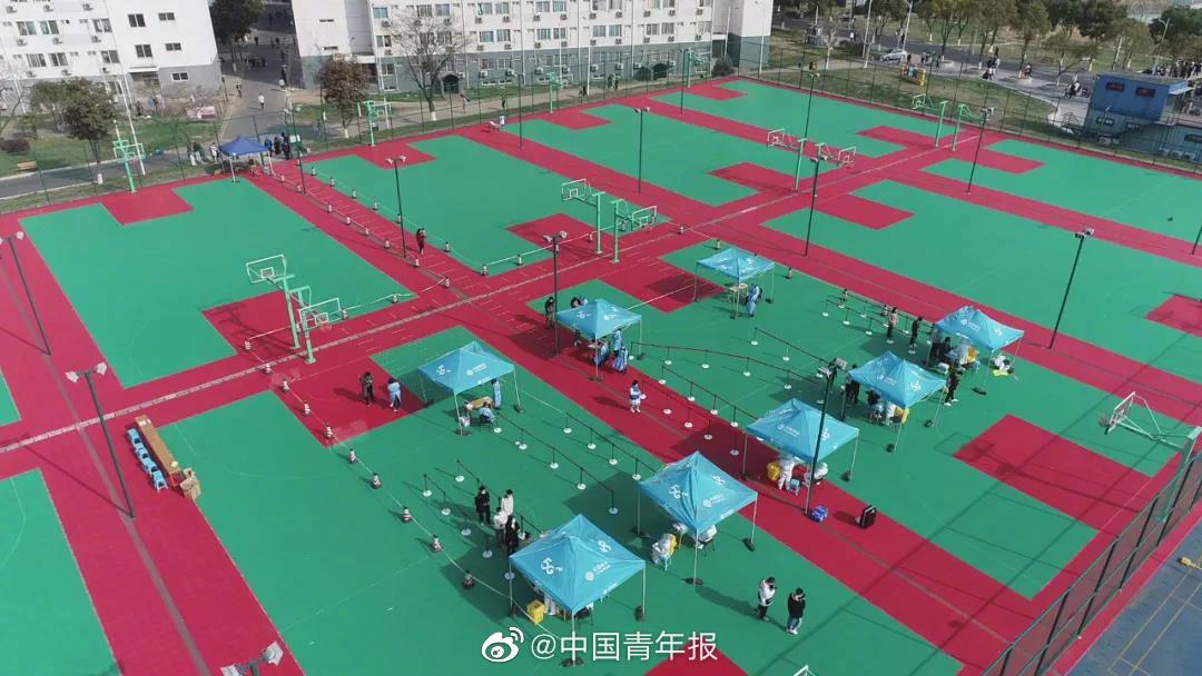 部分高校返校后大规模核酸检测！现场航拍休闲区蓝鸢梦想 - Www.slyday.coM