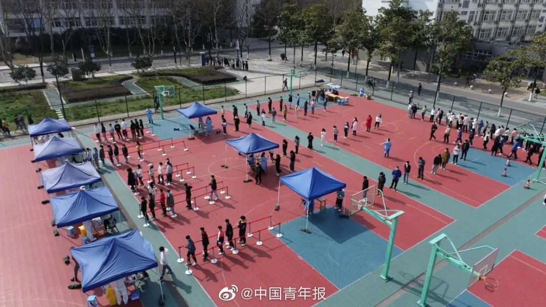 部分高校返校后大规模核酸检测！现场航拍休闲区蓝鸢梦想 - Www.slyday.coM