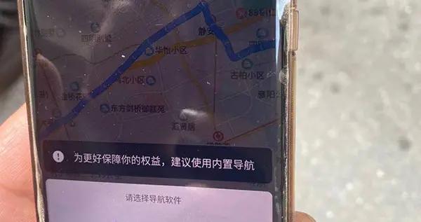 货拉拉司机吕师傅：为赶时间选最快路线 跟车人无安保