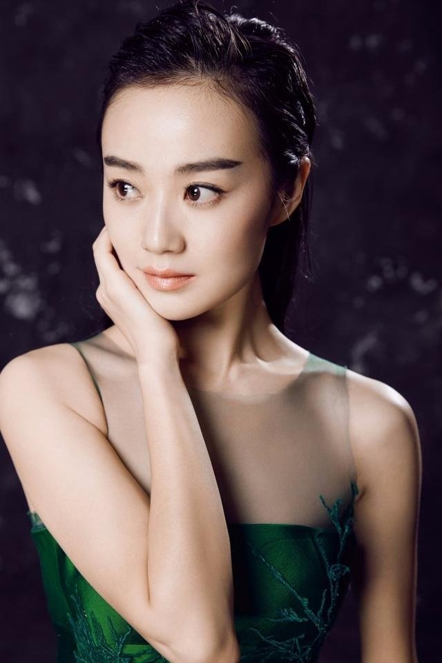 战菁一在《淬火成钢》里饰演的红军战士"何月娥"就是这样一个存在,从