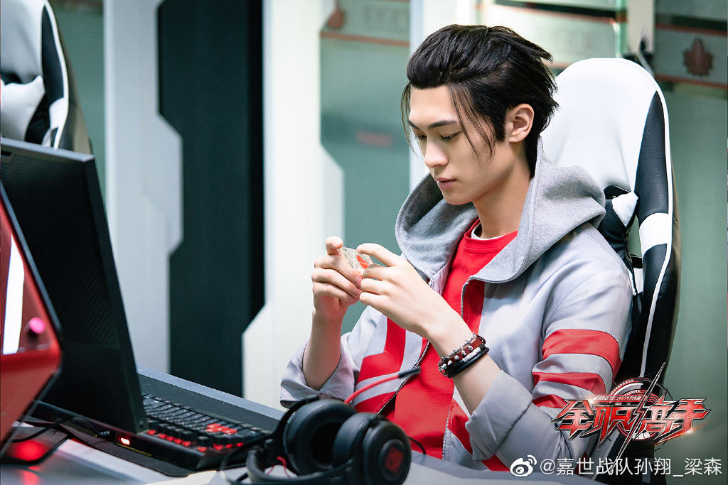 原来青你3中的梁森是全职高手中的他难怪那么眼熟