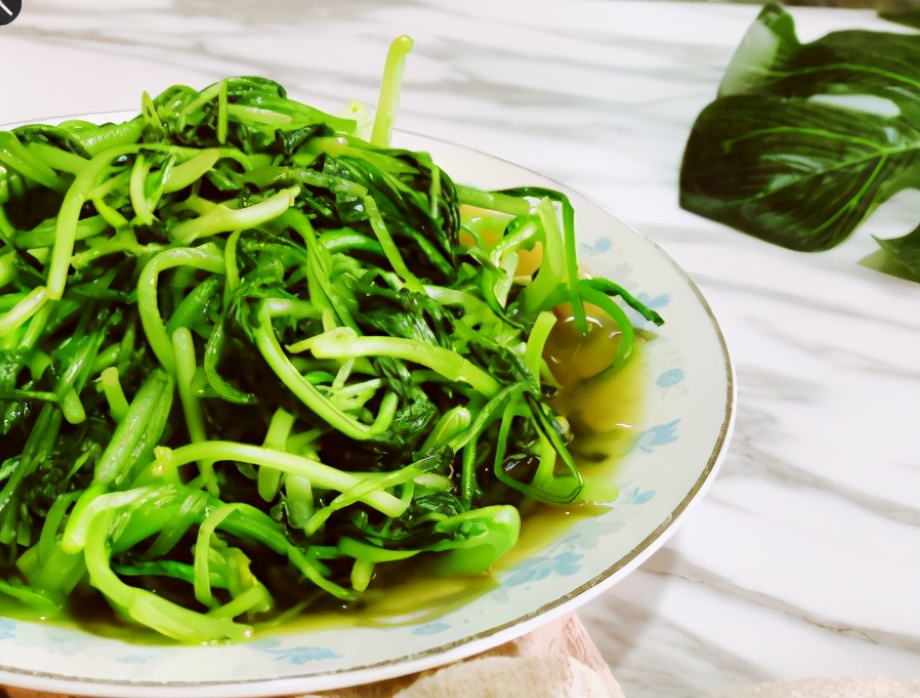 炒青菜不可直接下锅炒,多加3个小窍门,青菜翠绿不出水,更鲜嫩|鸡毛菜