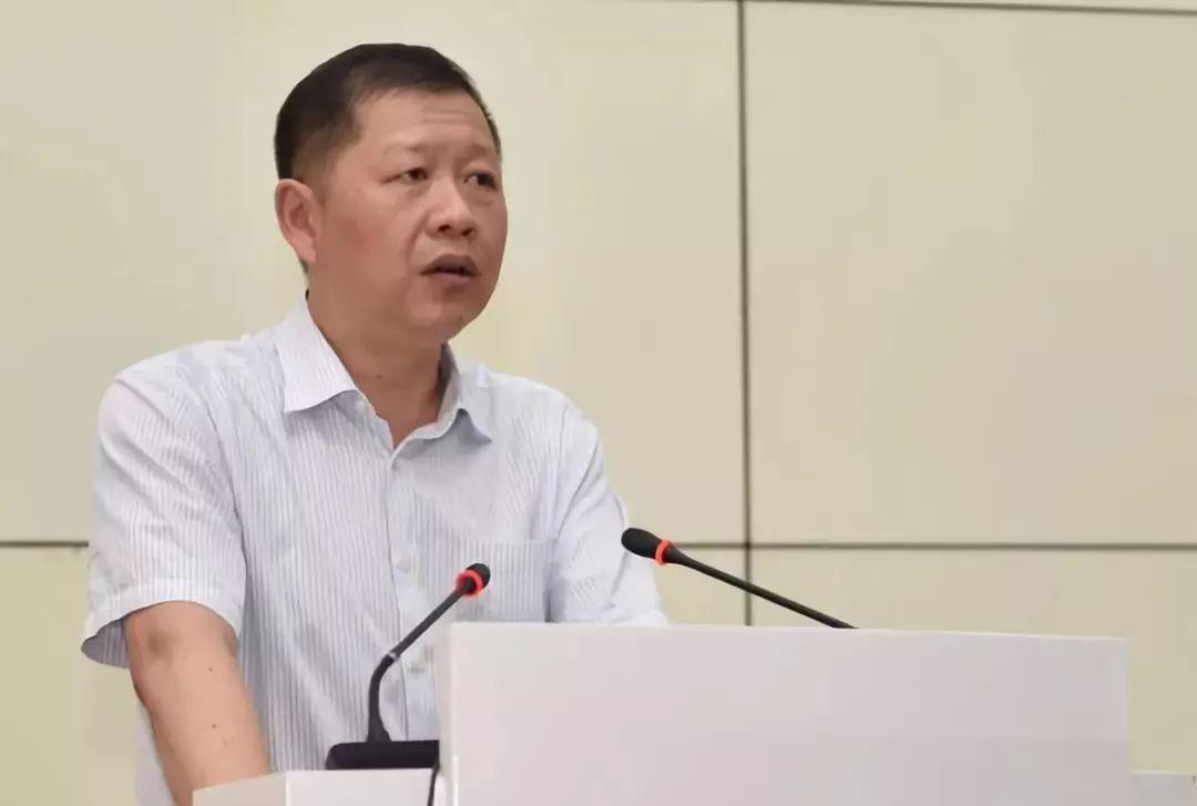 李绍烛退休 杨青出任东风汽集团总经理