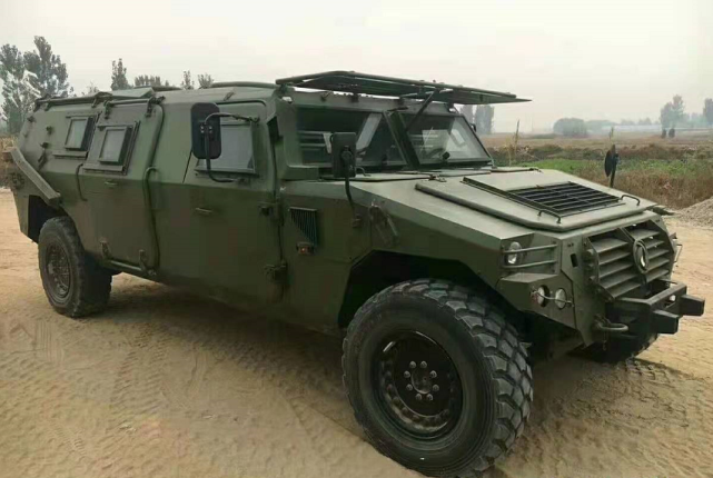 军事迷老板花69万元买辆二手东风猛士b7防弹重超35吨