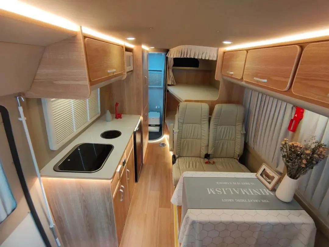 六座六卧 超大空间 超实用的趣蜂罗莎房车家庭版 了解一下?