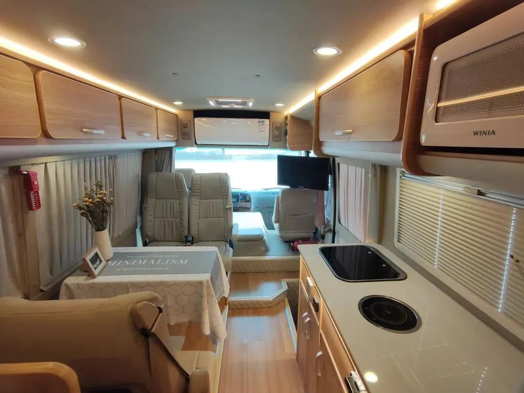 六座六卧 超大空间 超实用的趣蜂罗莎房车家庭版 了解一下?