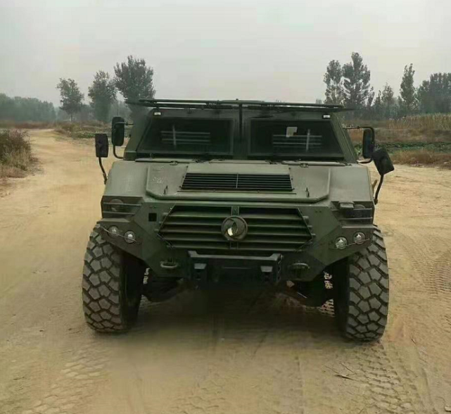 军事迷老板花69万元买辆二手东风猛士b7防弹重超35吨