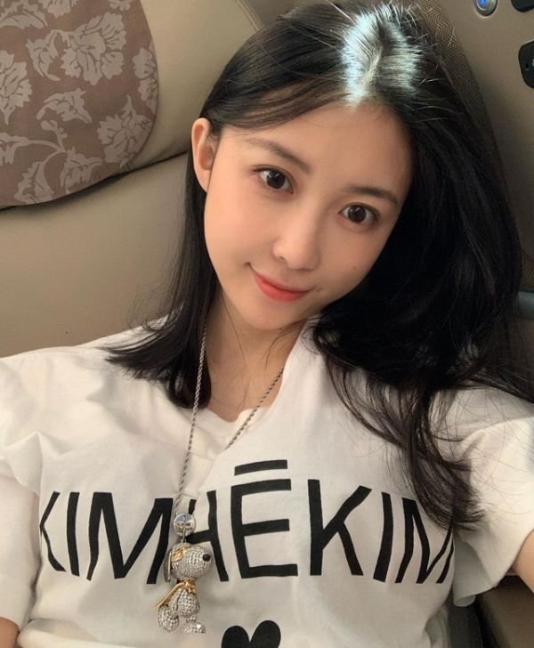 潘玮柏老婆晒近照胖了一圈,被网友质疑她已经怀孕了?