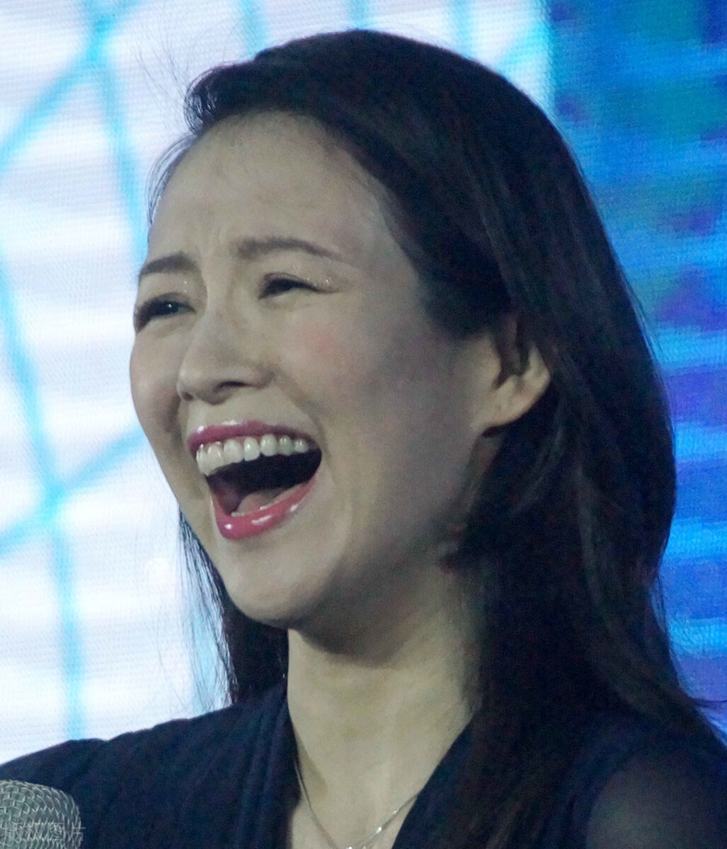 章子怡开怀大笑让人忍不住也笑了