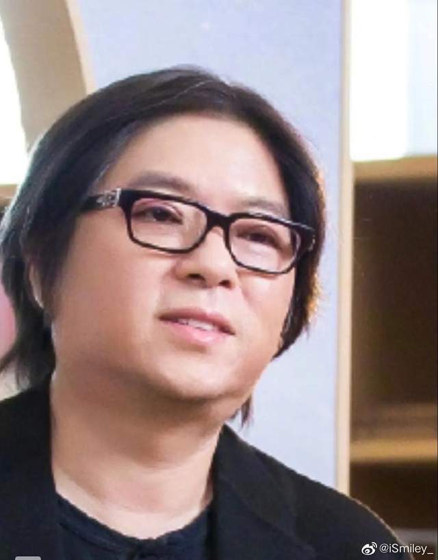 让人惊讶的不是高晓松减肥瘦到新高度,而是他还割了双眼皮|高晓松|双眼皮|减肥_新浪新闻