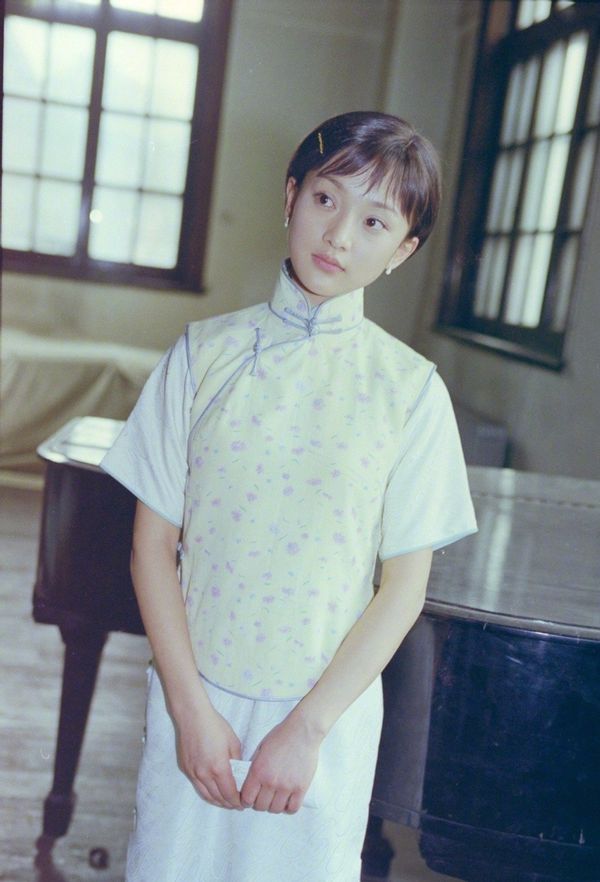 周迅人间四月天旧照曝光眼神清纯似小鹿网友灵气四溢