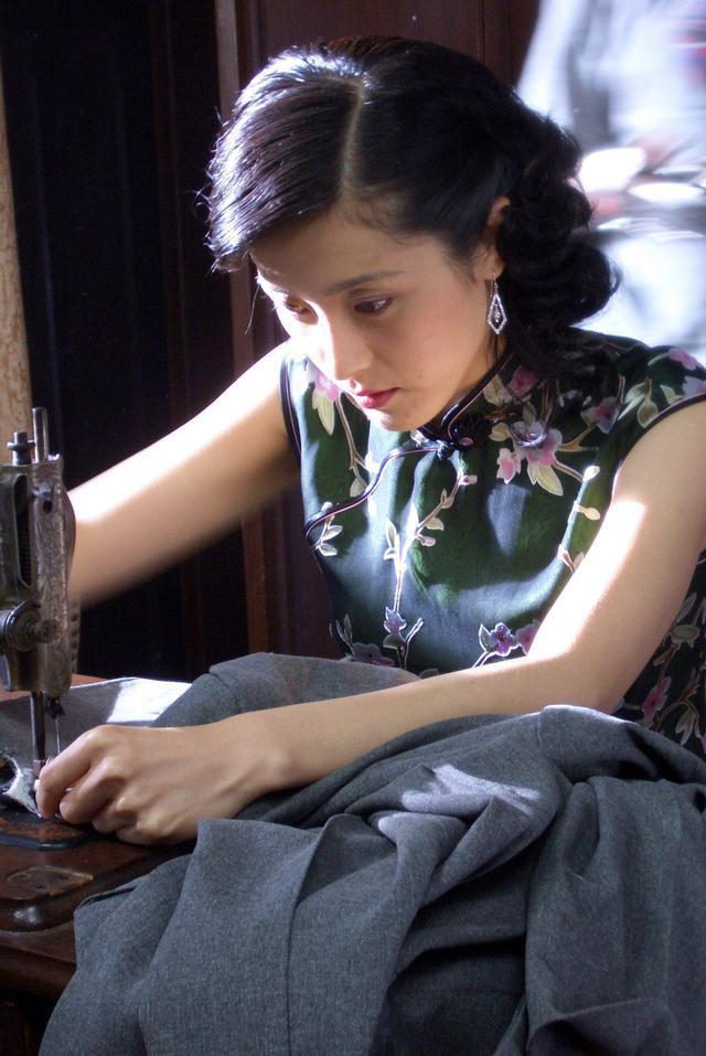 看张柏芝的眼神就知道了,和我看到美女时是一样的|曾黎|旗袍|张柏芝