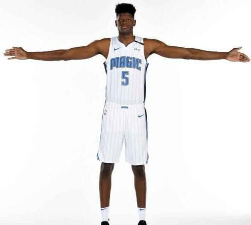 04秒,这比韦德沃尔和拉塞尔威斯布鲁克等以速度著称的后卫球员还快