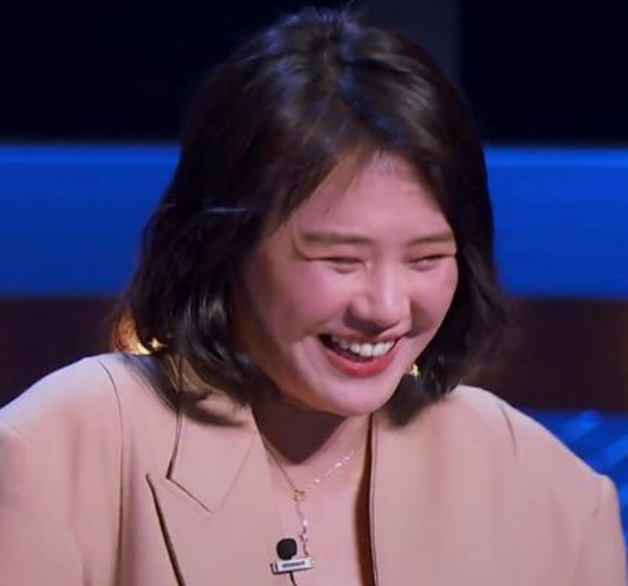 马思纯成"最丑影后"?臃肿身材像有200斤,彻底成了大妈相