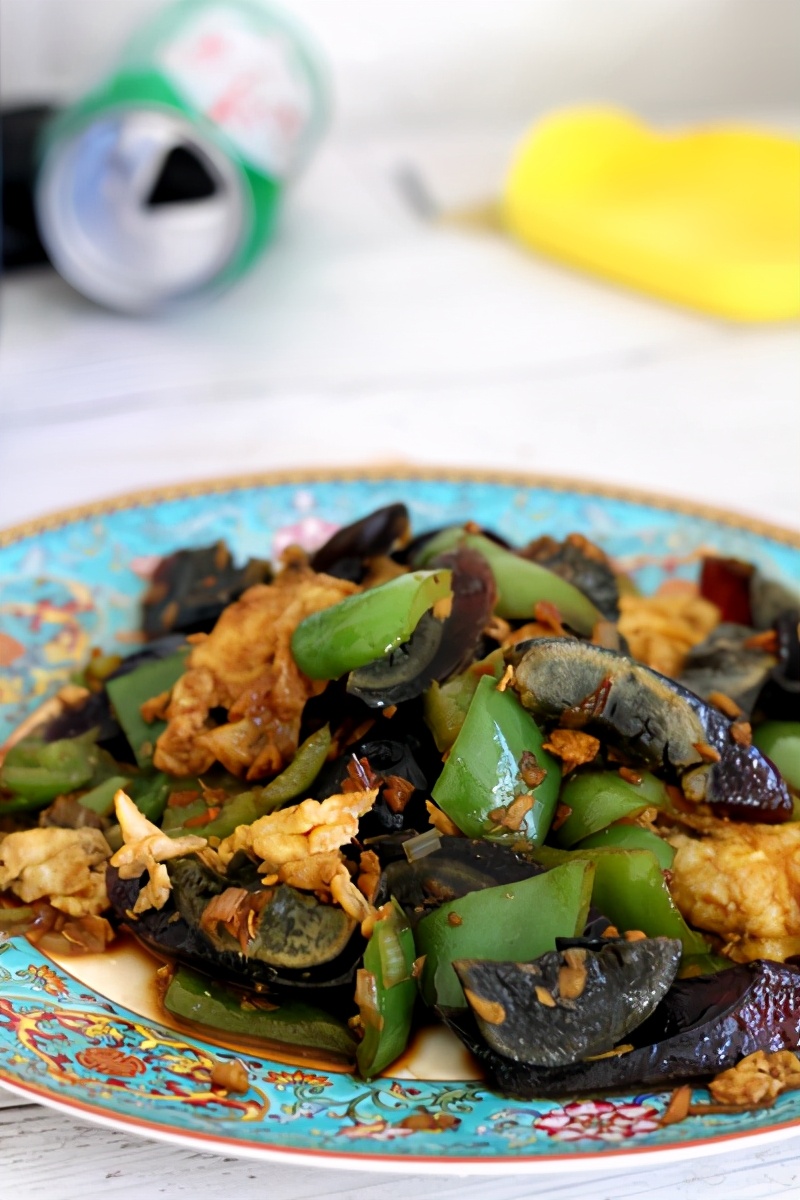 黑暗料理松花炒鸡蛋醋香浓郁鸡蛋松软皮蛋q弹