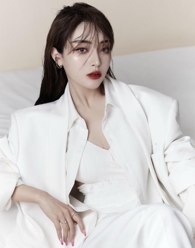 温精灵抽脂后跟朋友聚会,精神状态不在线,粉丝评论反被怼