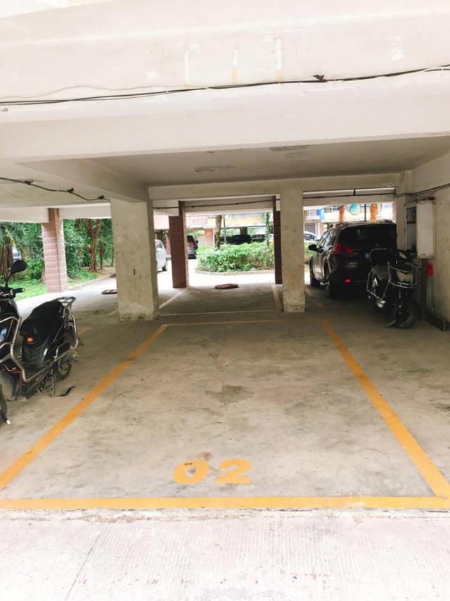 小区业主对停车位需求增长,泉州一房产公司把架空层当车位卖
