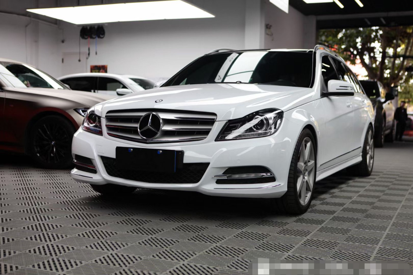 奔驰c200旅行版改色亮白最简单才是闪耀