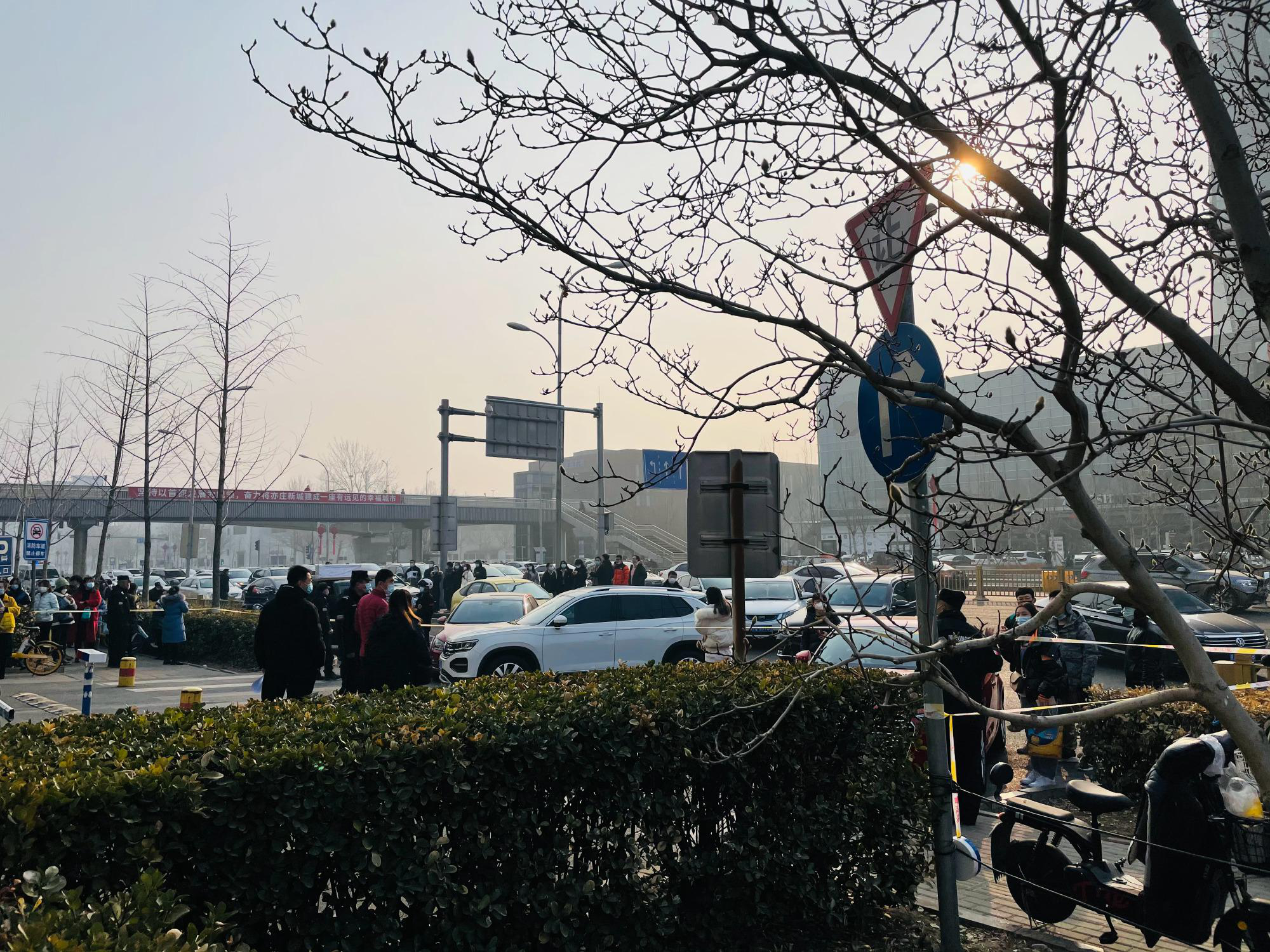 北京亦庄某小区紧急封闭并核酸检测 或因有密切接触者