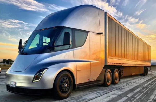 特斯拉重卡落地!1000公里续航,载重40吨,5秒破百