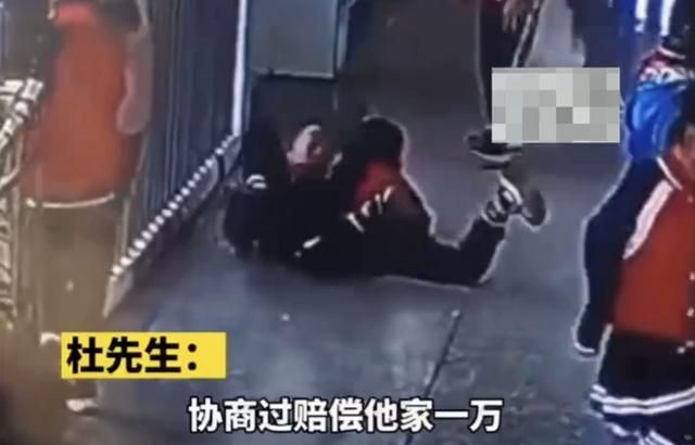 网传云南一小学生碰倒同学被索赔8.4万,对方家长是班主任休闲区蓝鸢梦想 - Www.slyday.coM