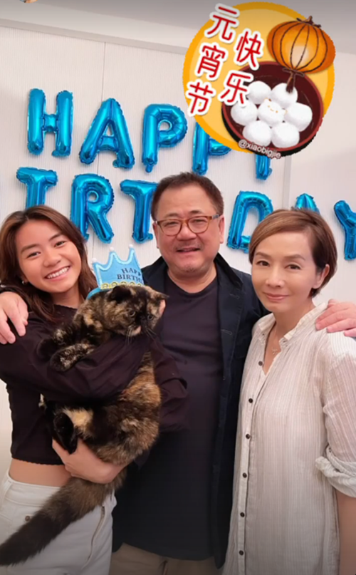 毛舜筠和女儿造惊喜为老公庆生 寿星搂着两位心爱的女士幸福合影