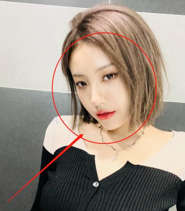 喻言短发造型曝光,新发色显白又纯又欲,我却被她的腰围给圈粉了