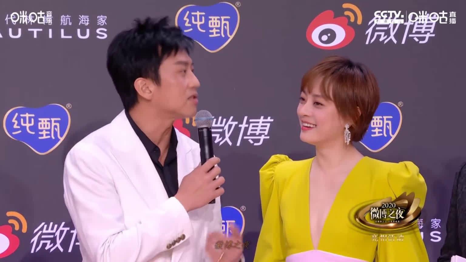 红毯 邓超孙俪夫妇牵手亮相,恩爱十足!