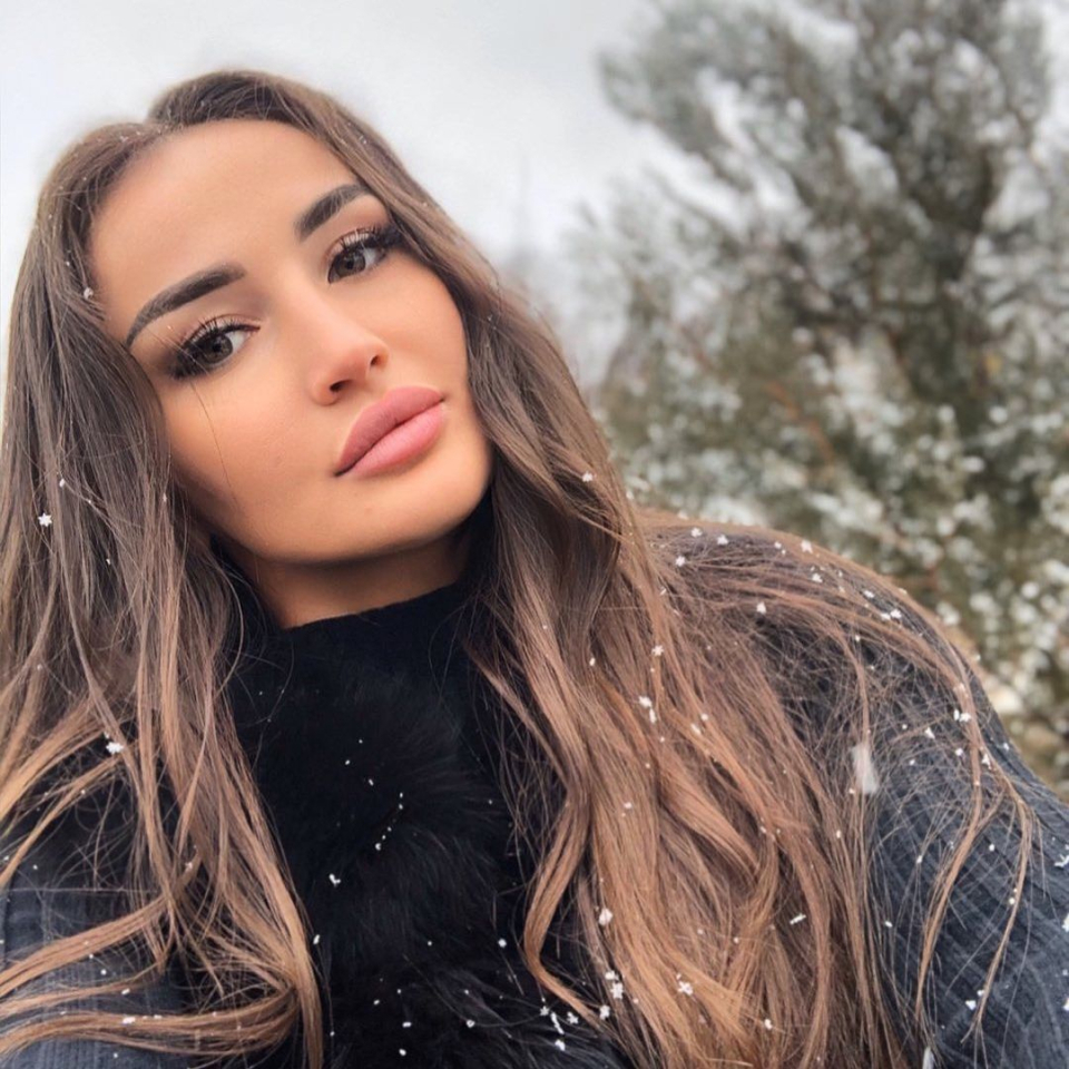 俄罗斯最美mma拳手身价不菲曾与小鹰传绯闻却被质疑是花瓶