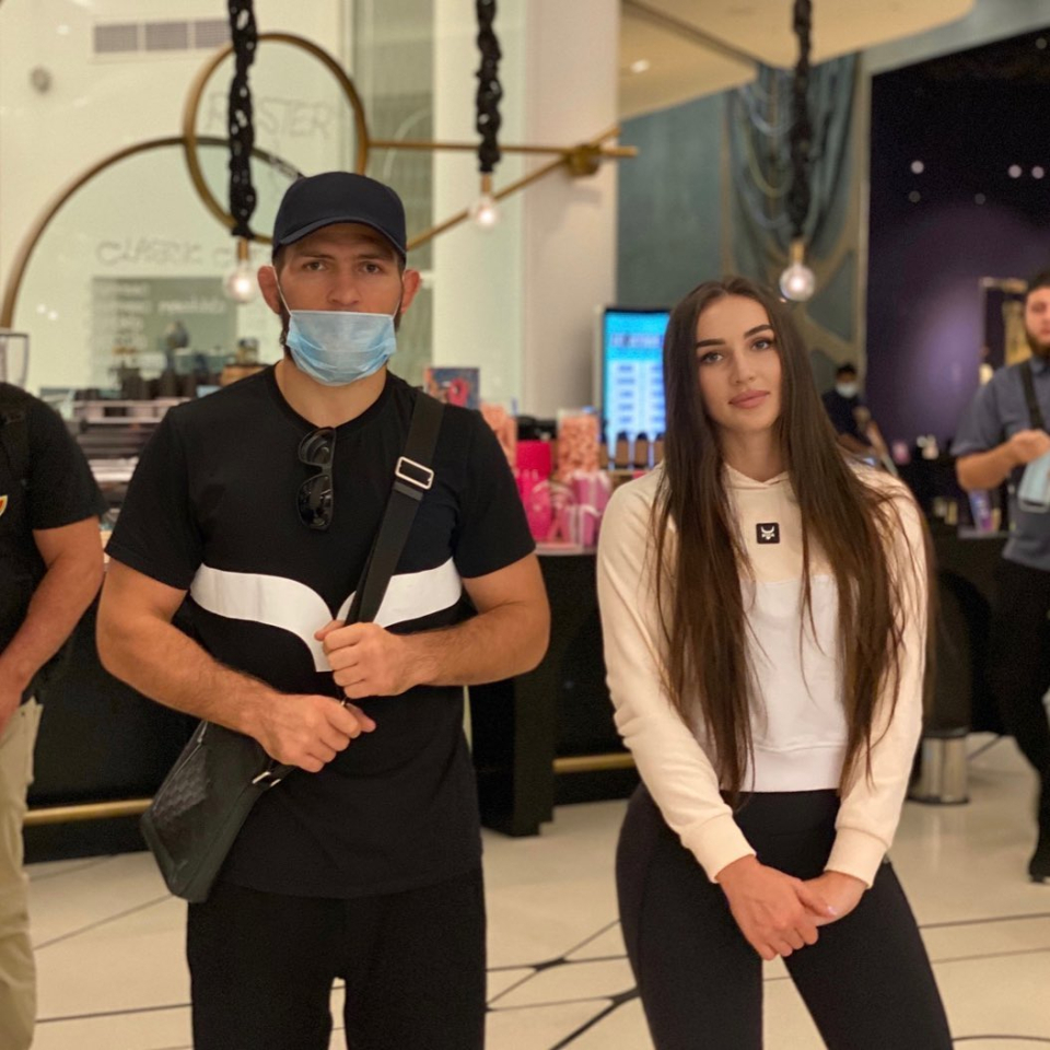 俄罗斯最美mma拳手身价不菲曾与小鹰传绯闻却被质疑是花瓶