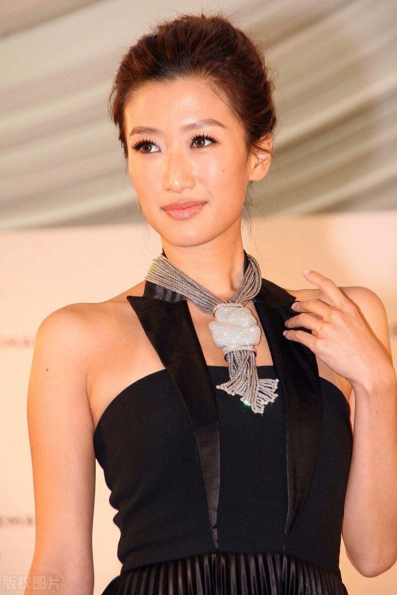 谢婷婷亮相典雅妩媚动人尽显唯美身姿