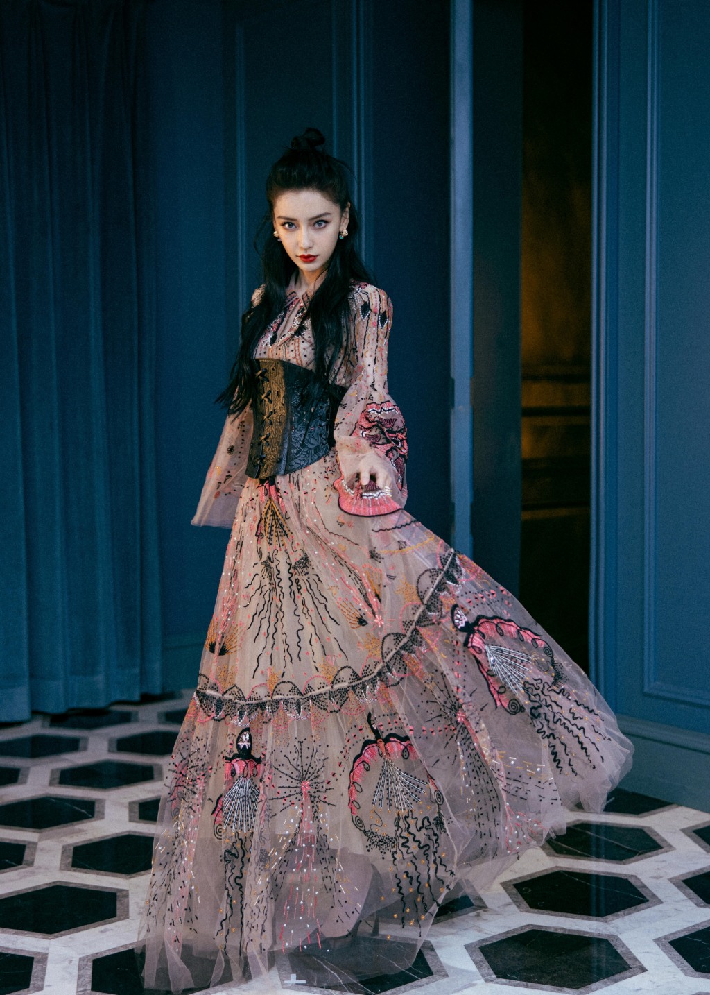 baby红毯照太美礼服满是褶也难挡高级难怪晓明哥宠