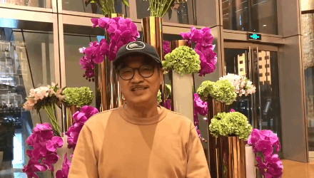 吴孟达去世前最后一次露面照曝光面带笑容对镜头比心