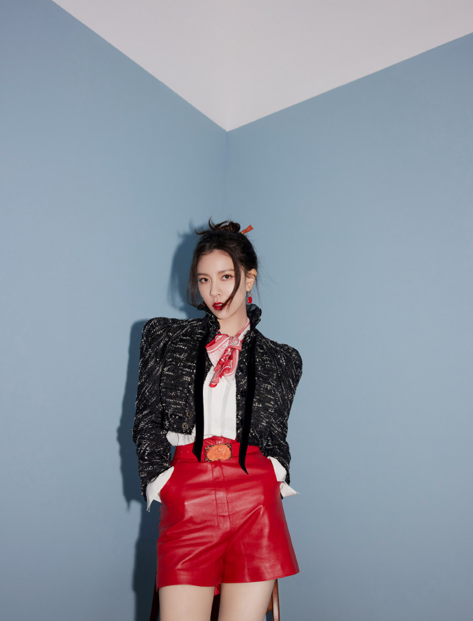 甜酷女孩宋妍霏显甜酷风穿搭高级又时尚谁能不喜欢呢