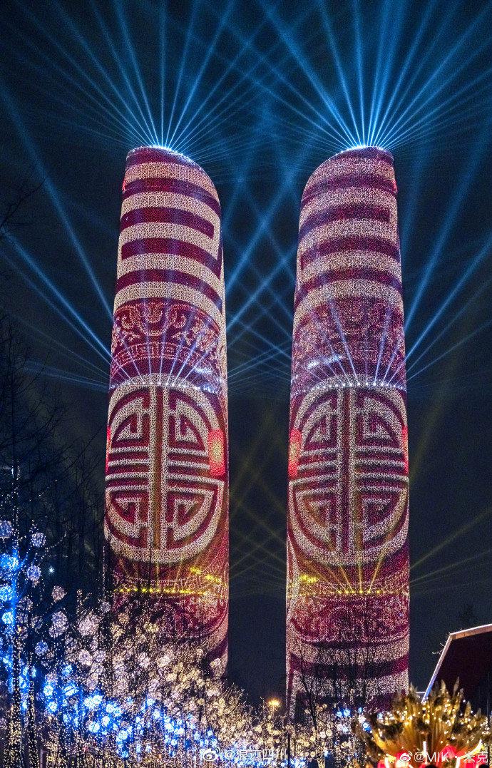 成都金融城双子塔新春灯光秀