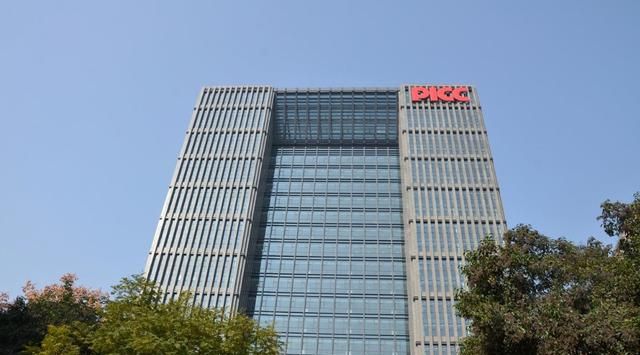 一下陕西的"烂尾之王",这座烂尾楼位于西安的黄金地段,叫做三安大厦