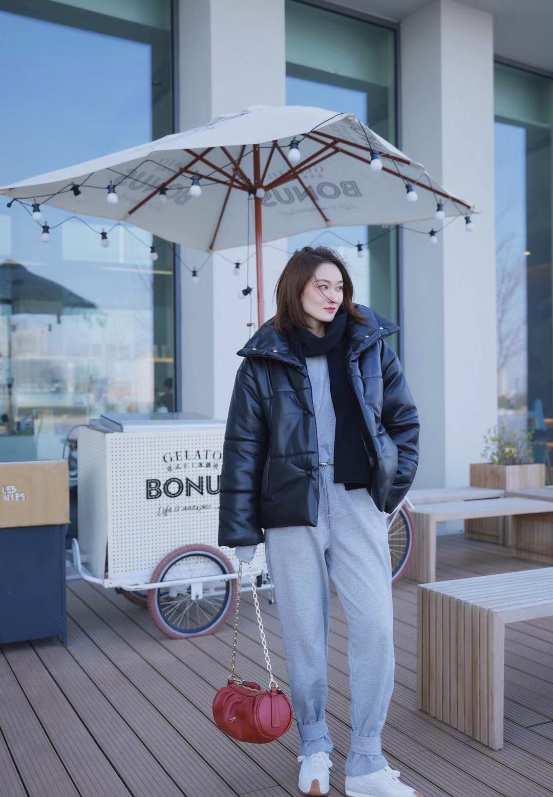 高级灰开始流行了,时尚博主纷纷来交作业,陈一丁造型保暖又时髦